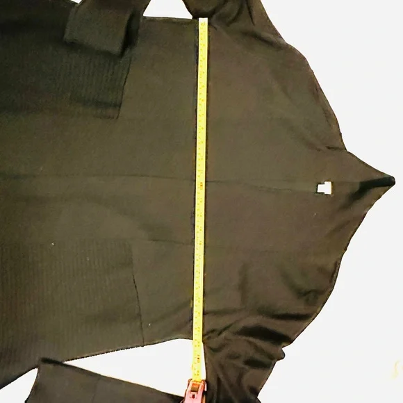 Elegant Black Knit Cardigan (L) - Picture 10 of 11